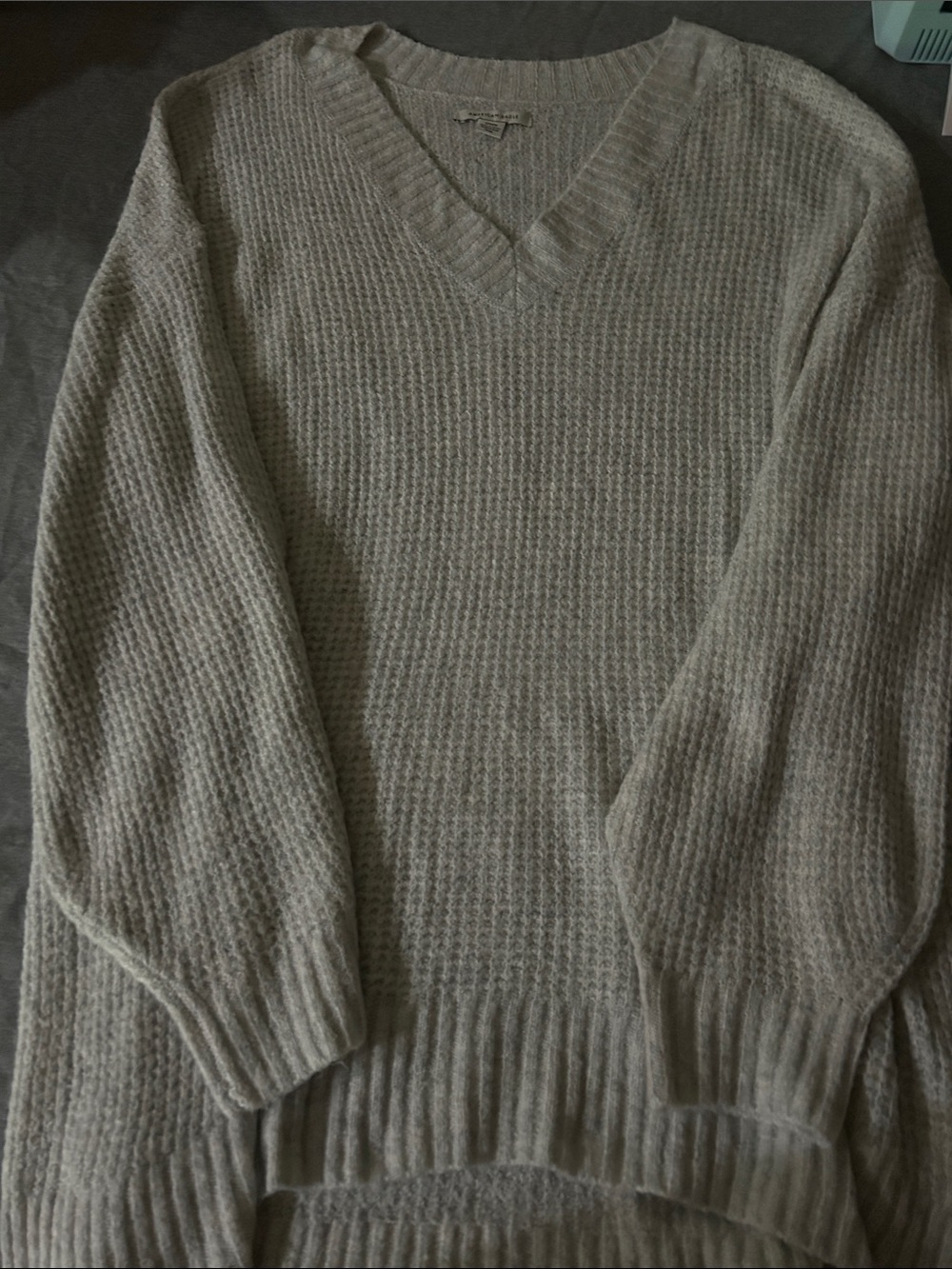 American Eagle Outfitters Women’s Light Gray V-Neck Waffle Knit Sweater - Picture 3 of 4